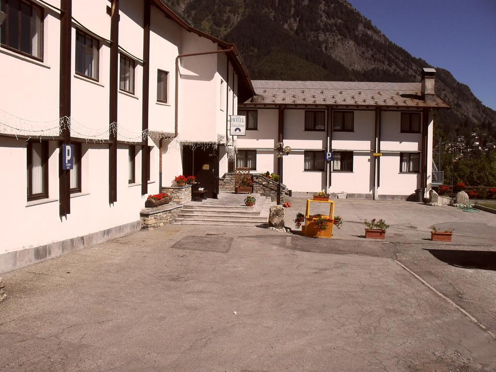 Hotel De La Telecabine Courmayeur Exterior foto