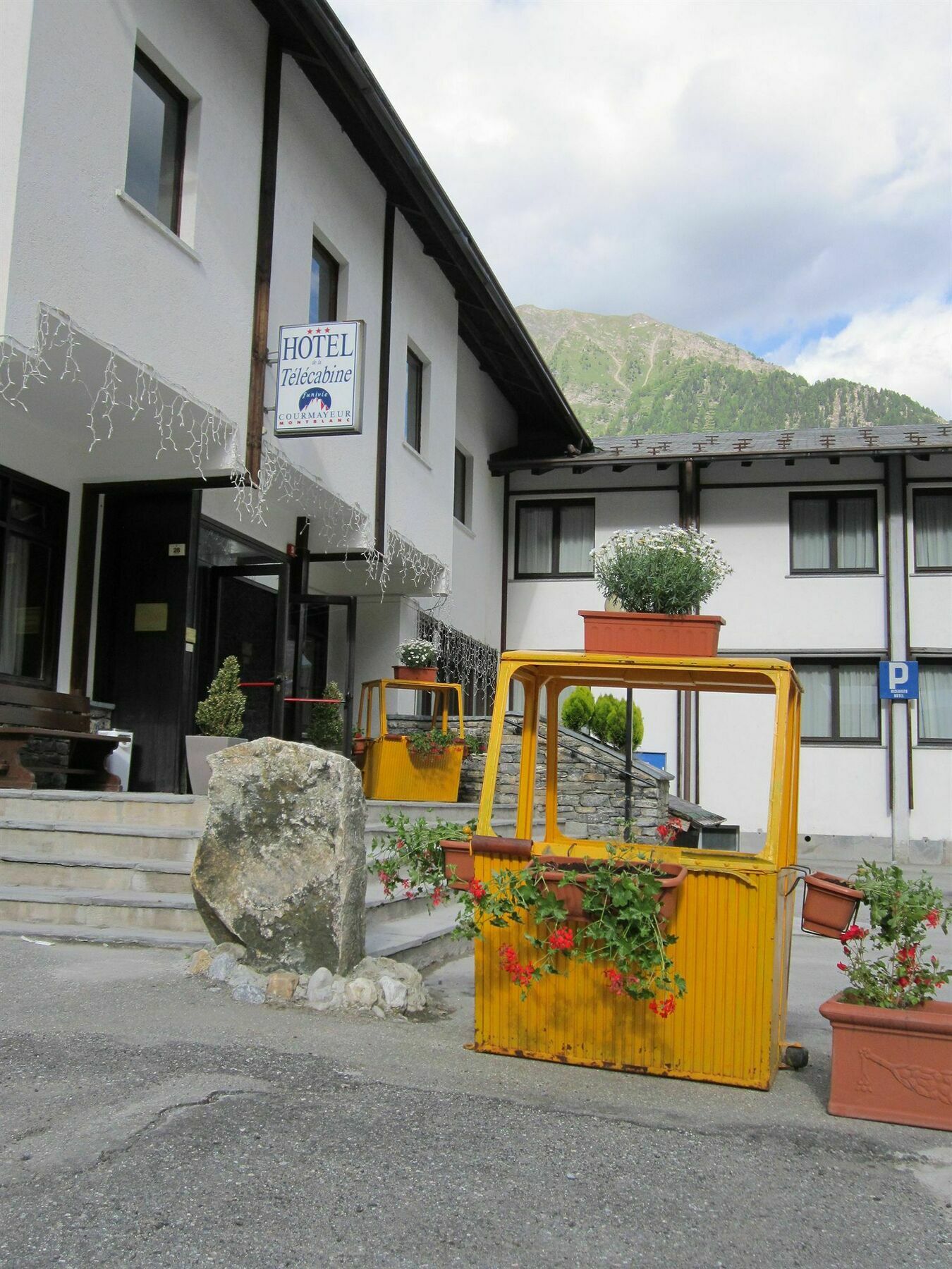 Hotel De La Telecabine Courmayeur Exterior foto