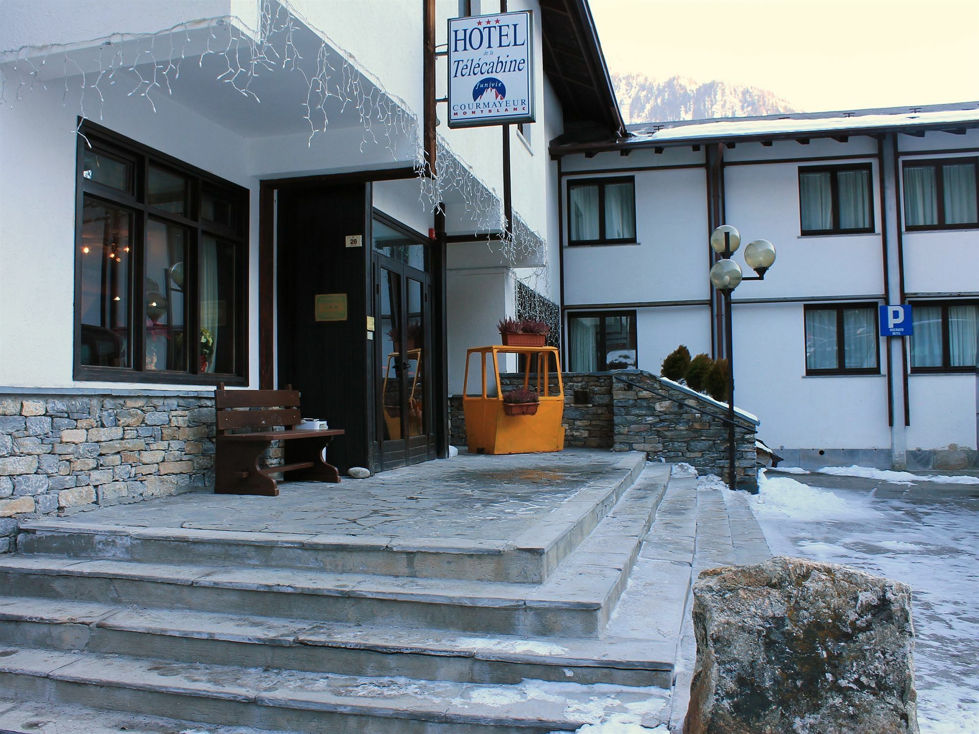 Hotel De La Telecabine Courmayeur Exterior foto